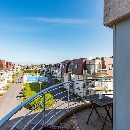 Modern Apartment With Terrace & Public Pool Bredene Exterior photo